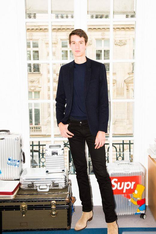 2016年,LVMH集團收購RIMOWA,當時年僅24歲的Alexandre Arnault空降品牌行政總裁的職位,為這 2016年,LVMH集團收購RIMOWA,當時年僅24歲的Alexandre Arnault空降品牌行政總裁的職位,為這
