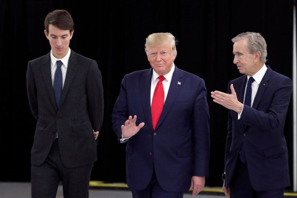 2017年1月,Bernard Arnault代表LVMH集團到紐約拜訪美國總統Donald Trump,並商討在美國設廠 2017年1月,Bernard Arnault代表LVMH集團到紐約拜訪美國總統Donald Trump,並商討在美國設廠