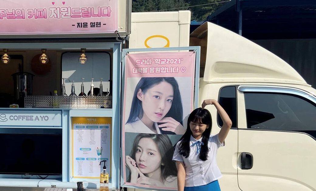 趙怡賢性格外向,在圈中人緣相當好。她與女團Momoland成員南希是高中同學,二 趙怡賢性格外向,在圈中人緣相當好。她與女團Momoland成員南希是高中同學,二