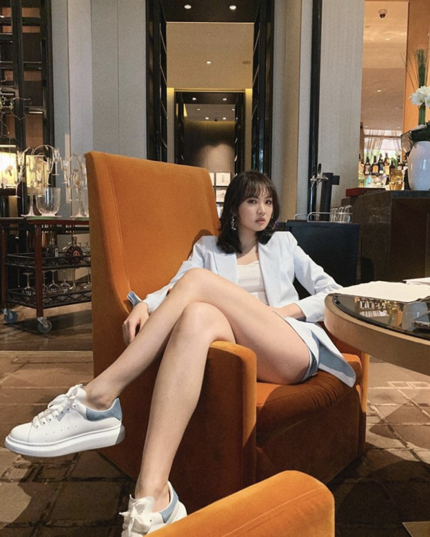 妹妹姚安娜中學畢業後,可以從上海飛到美國讀大學,但孟晚舟中學畢業 妹妹姚安娜中學畢業後,可以從上海飛到美國讀大學,但孟晚舟中學畢業