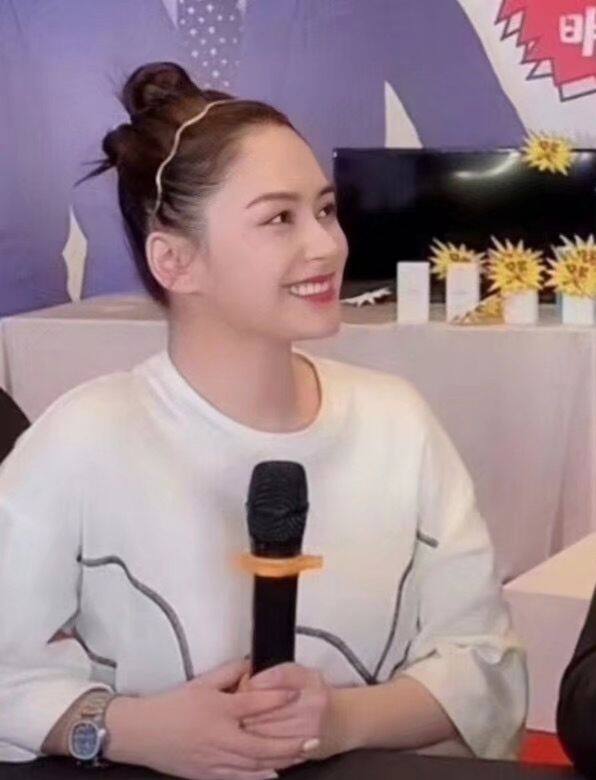 阿嬌離婚後寄情工作,差不多將精神寄托在做直播上,不過首次直播時阿 阿嬌離婚後寄情工作,差不多將精神寄托在做直播上,不過首次直播時阿