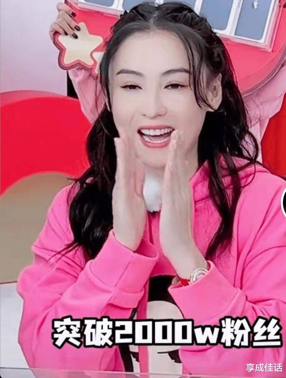 張栢芝與內地觀眾接觸頻繁,尤其參演完《乘風破浪的姐姐2》後人氣高企 張栢芝與內地觀眾接觸頻繁,尤其參演完《乘風破浪的姐姐2》後人氣高企