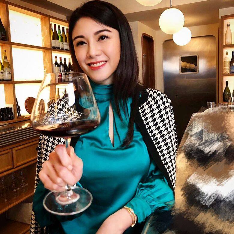 廖碧兒和男友盧啟賢曾傳出將於明年3月結婚的消息,不過盧啟賢事後 廖碧兒和男友盧啟賢曾傳出將於明年3月結婚的消息,不過盧啟賢事後