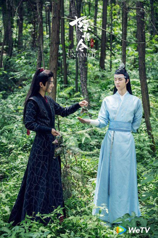 《陳情令》改編自小說《魔道祖師》,原著中的男男情節被大量刪減,劇組於是把 《陳情令》改編自小說《魔道祖師》,原著中的男男情節被大量刪減,劇組於是把