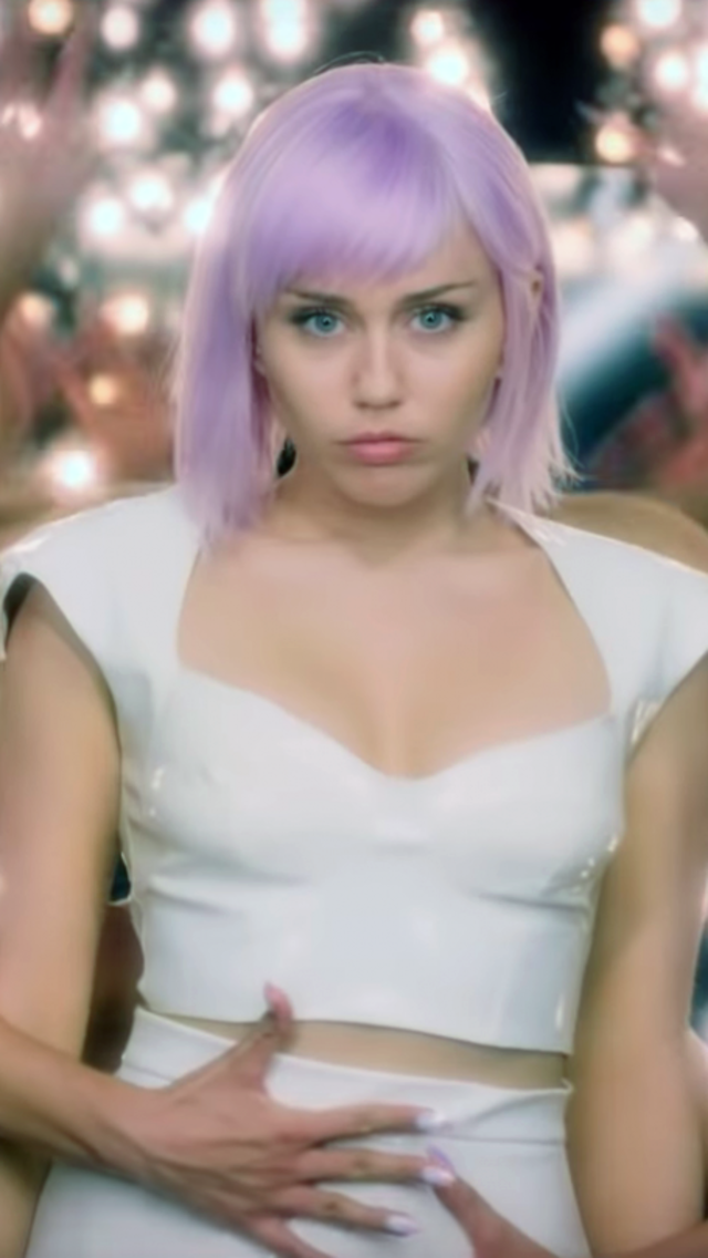 暗黑神劇《黑鏡 Black Mirror》詳盡介紹:前四季這些詭異劇情竟成現實? 暗黑神劇《黑鏡 Black Mirror》詳盡介紹:前四季這些詭異劇情竟成現實?