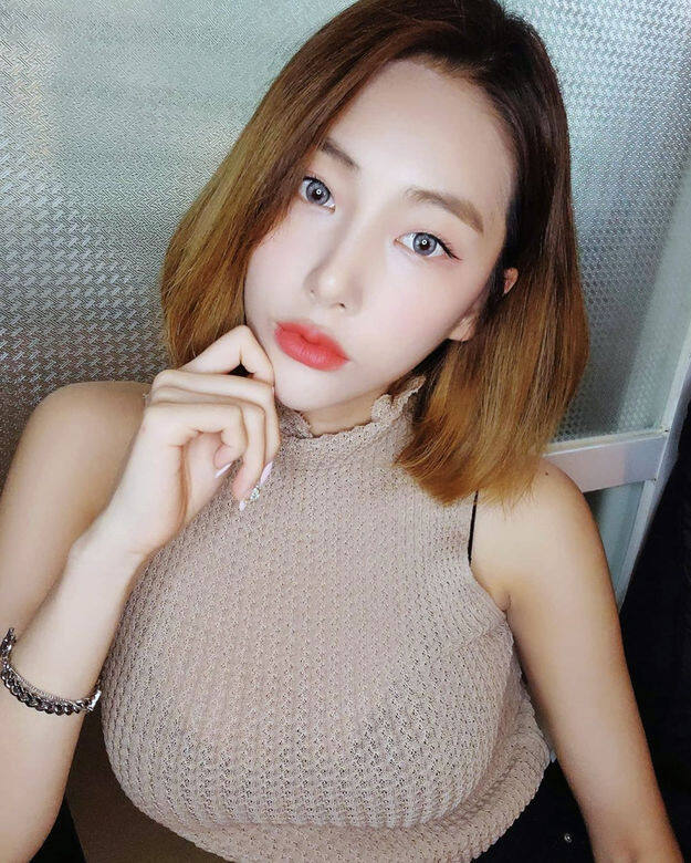 另外的成員Hyeme,2014成始加入前RaNia,2015年正式從隊中出道,算是隊員中的「老將 另外的成員Hyeme,2014成始加入前RaNia,2015年正式從隊中出道,算是隊員中的「老將