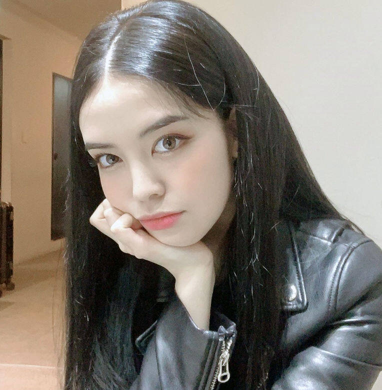 第四位成員Leia是一名日本及巴西混血兒,全名Ayumi Larissa,之前在RaNia時稱呼為Larissa。 第四位成員Leia是一名日本及巴西混血兒,全名Ayumi Larissa,之前在RaNia時稱呼為Larissa。