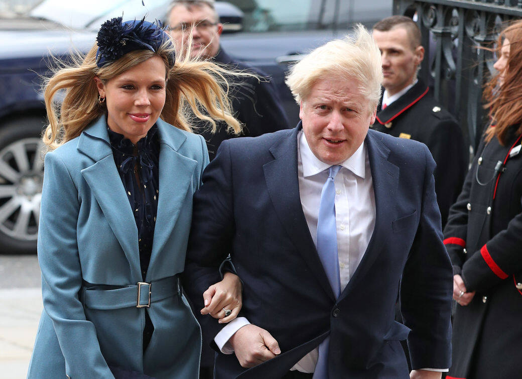 早在2020年中旬，英國首相約翰遜的現任女友Carrie Symonds為他誕下一名男嬰，成為