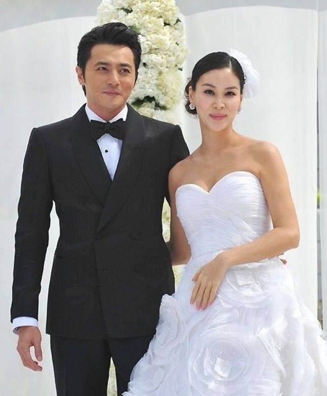 張東健與演員高小英於2009年結婚 張東健與演員高小英於2009年結婚