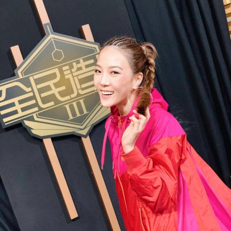 至於因為《全民造星3》而增加名氣的Alina,近日亦低調易名為「李炘頤」,由圈中 至於因為《全民造星3》而增加名氣的Alina,近日亦低調易名為「李炘頤」,由圈中