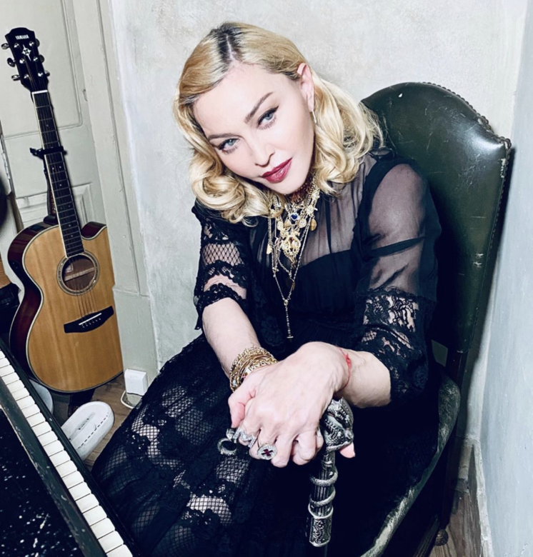 Madonna和她的團隊於今年3月在巴黎巡演感到不適，近日更在IG宣佈她被確