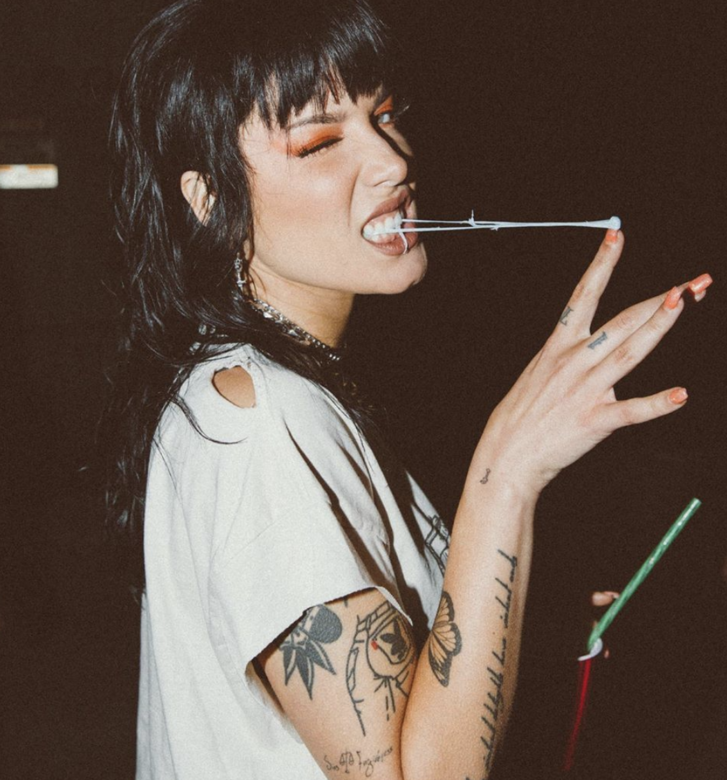與Chainsmoker合作的《Closer》一曲而街知巷聞的美國唱作歌手Halsey,形象百變而且有個性 與Chainsmoker合作的《Closer》一曲而街知巷聞的美國唱作歌手Halsey,形象百變而且有個性
