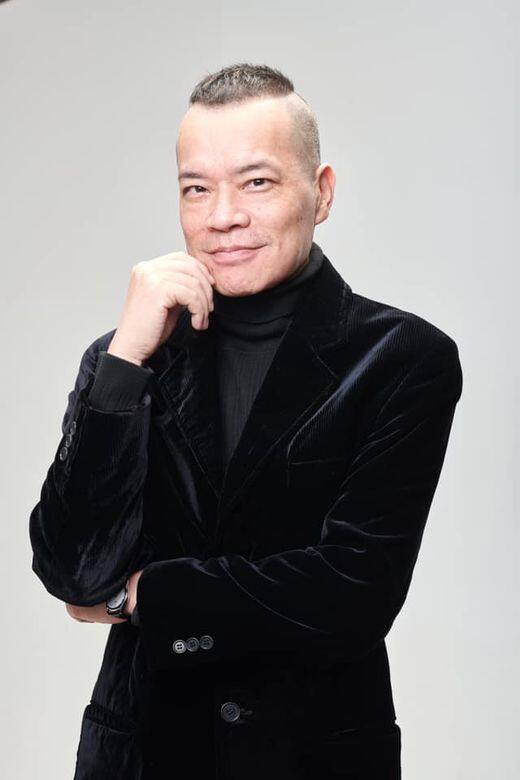 洪朝豐是80年代入行的DJ，當年甚受歡迎，在90年代尾與寶詠琴相戀後北