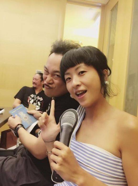 婚姻相處之道,徐濠縈認為秘訣是:「不見面那麼多。」「Eason一年有大半年不在香 婚姻相處之道,徐濠縈認為秘訣是:「不見面那麼多。」「Eason一年有大半年不在香