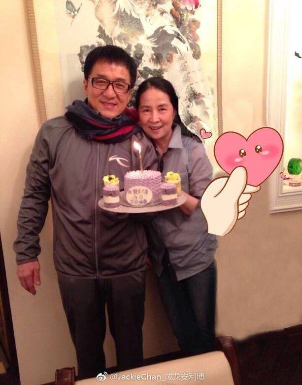 最要命的是,多年來有傳Elaine誕下小龍女,是為了向成龍爭產,甚至將女兒的 最要命的是,多年來有傳Elaine誕下小龍女,是為了向成龍爭產,甚至將女兒的