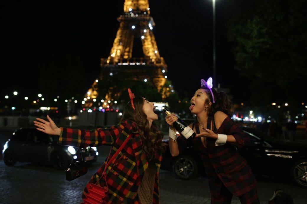 不過法國當地人就對《艾蜜莉在巴黎》有些反感，根據法國的影評表示，他們