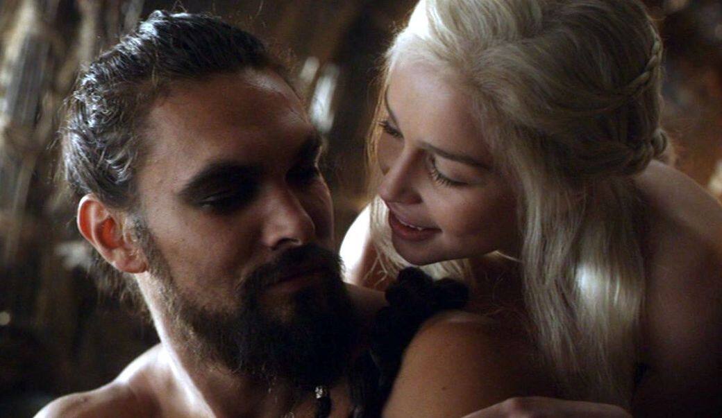 《權力遊戲》龍母Daenerys母儀天下,先後與多名男兵床上過招,但她還未成為龍母 《權力遊戲》龍母Daenerys母儀天下,先後與多名男兵床上過招,但她還未成為龍母