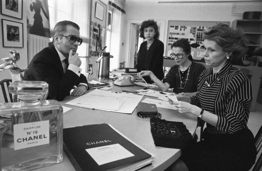 在1983年被任命為Chanel藝術總監之後,Karl Lagerfeld將品牌從財困中拯救出來。當時,時 在1983年被任命為Chanel藝術總監之後,Karl Lagerfeld將品牌從財困中拯救出來。當時,時