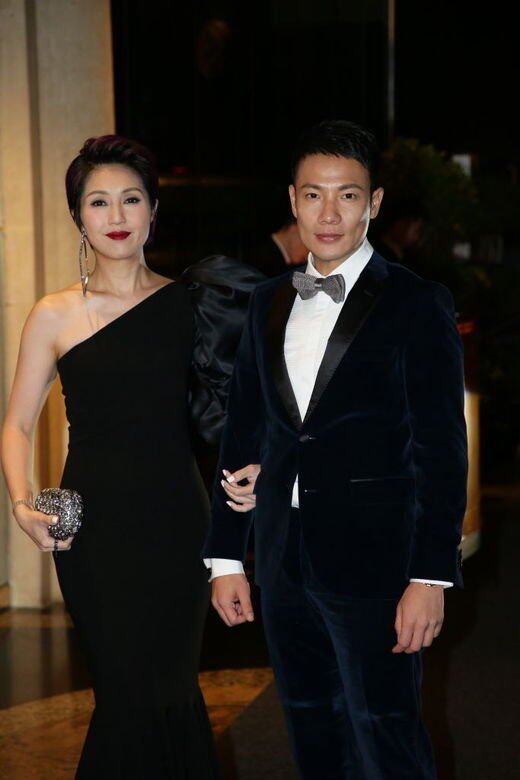 楊千嬅、丁子高向來恩愛,女方忙於巡迴演唱會,男方幕後安排。但最近網上 楊千嬅、丁子高向來恩愛,女方忙於巡迴演唱會,男方幕後安排。但最近網上