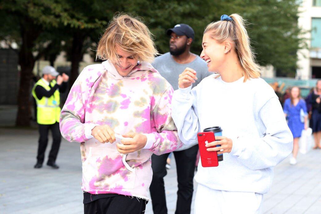 不理路人放閃Justin Bieber及Hailey Baldwin在倫敦參加了觀光遊客行程,兩人先前往搭乘 不理路人放閃Justin Bieber及Hailey Baldwin在倫敦參加了觀光遊客行程,兩人先前往搭乘