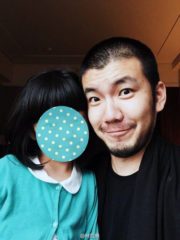 多年來,張鈞甯都宣稱單身,但媒體對她的情事可說是「不屈不撓」。最近有人 多年來,張鈞甯都宣稱單身,但媒體對她的情事可說是「不屈不撓」。最近有人