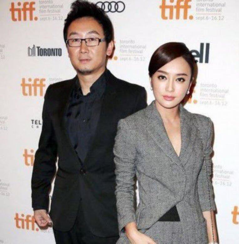 可是有傳黃曉明不滿當年秦嵐只顧拍戲而不顧他受傷,最後在2006年分手 可是有傳黃曉明不滿當年秦嵐只顧拍戲而不顧他受傷,最後在2006年分手