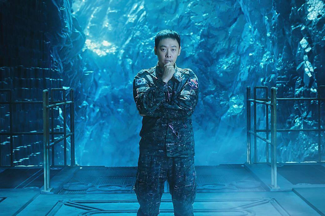 今次的《與神同行2》則由三位地獄使者帶著同樣是「貴人」的金秀鴻通過 7 大地獄開始 今次的《與神同行2》則由三位地獄使者帶著同樣是「貴人」的金秀鴻通過 7 大地獄開始