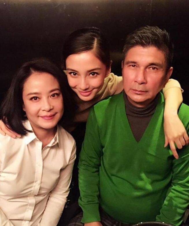 於上海長大。圖為 Angelababy 父母 於上海長大。圖為 Angelababy 父母