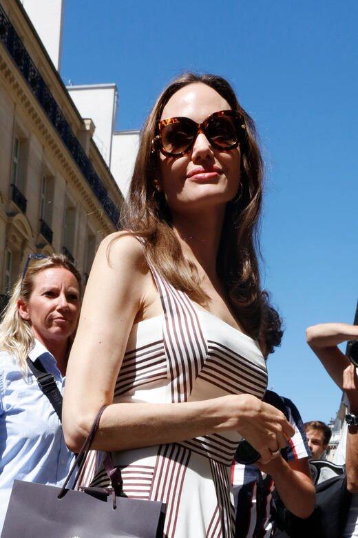 Angelina Jolie這種叫做骨子裏的迷人,因為她敢做出沒有第二個女人敢做的事情 Angelina Jolie這種叫做骨子裏的迷人,因為她敢做出沒有第二個女人敢做的事情