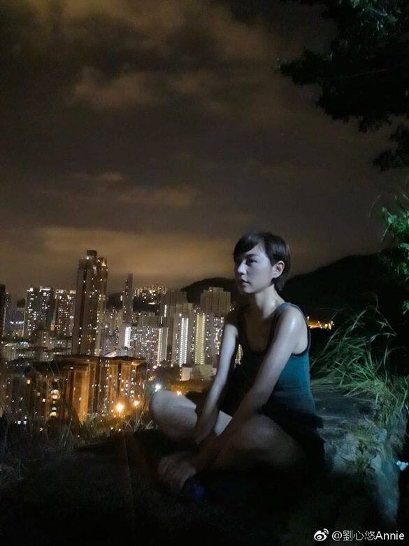 多年來留着長髮,愛穿裙子,說話語氣嬌滴滴的女生擁有這樣堅毅的質地 多年來留着長髮,愛穿裙子,說話語氣嬌滴滴的女生擁有這樣堅毅的質地