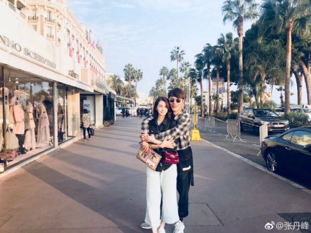 她沒有嫌棄我那時候張丹峰還是一個新人,沒甚麼戲拍,錢根本沒多少,洪 她沒有嫌棄我那時候張丹峰還是一個新人,沒甚麼戲拍,錢根本沒多少,洪