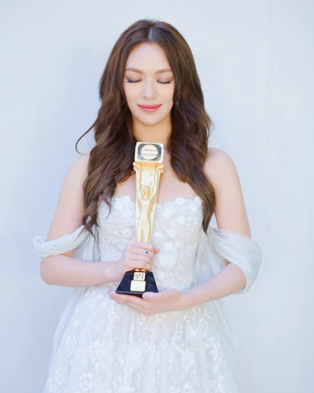 馮盈盈被問及何時結婚?她說經濟上因佈置新居而需要花一大筆,暫時未 馮盈盈被問及何時結婚?她說經濟上因佈置新居而需要花一大筆,暫時未