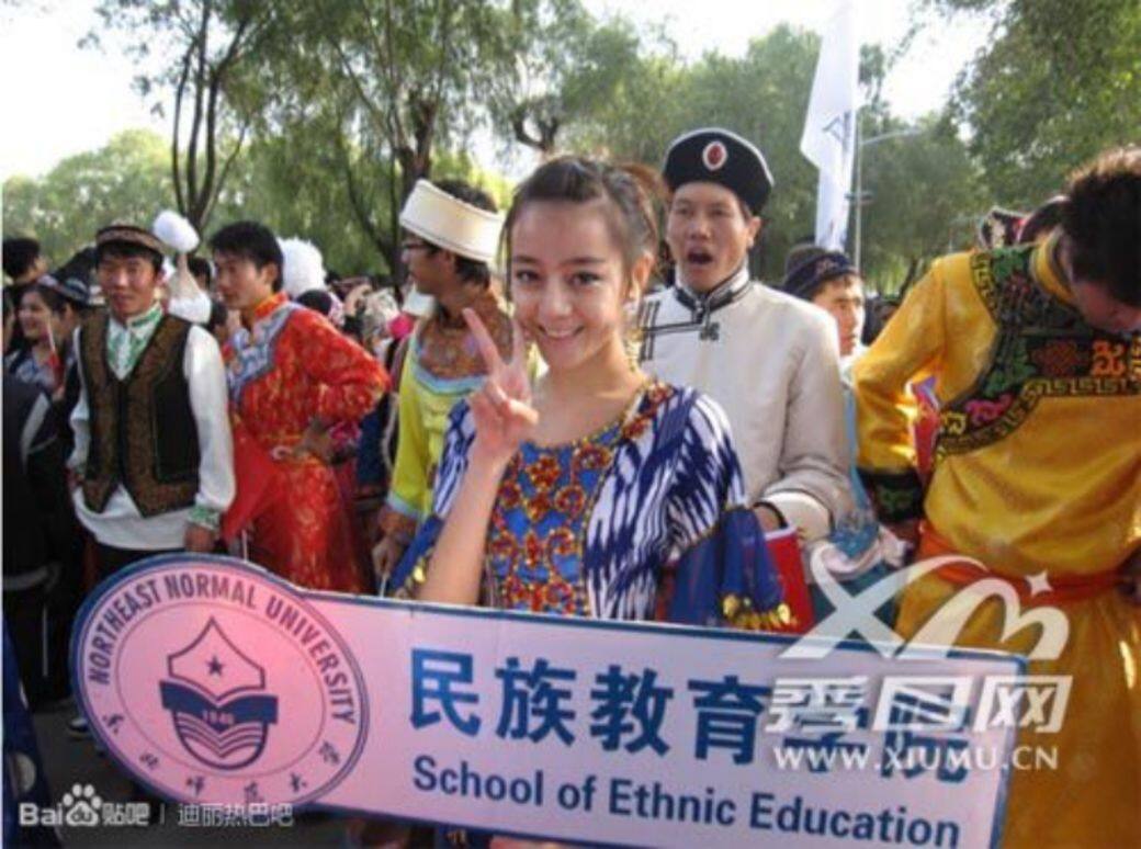 迪麗熱巴生於演藝世家,爸爸在新疆薄有名氣 迪麗熱巴生於演藝世家,爸爸在新疆薄有名氣
