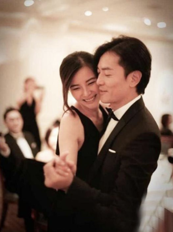 大男孩鄭伊健除了貪玩,也喜歡自由,伊健當年未承諾結婚不是因為不負 大男孩鄭伊健除了貪玩,也喜歡自由,伊健當年未承諾結婚不是因為不負