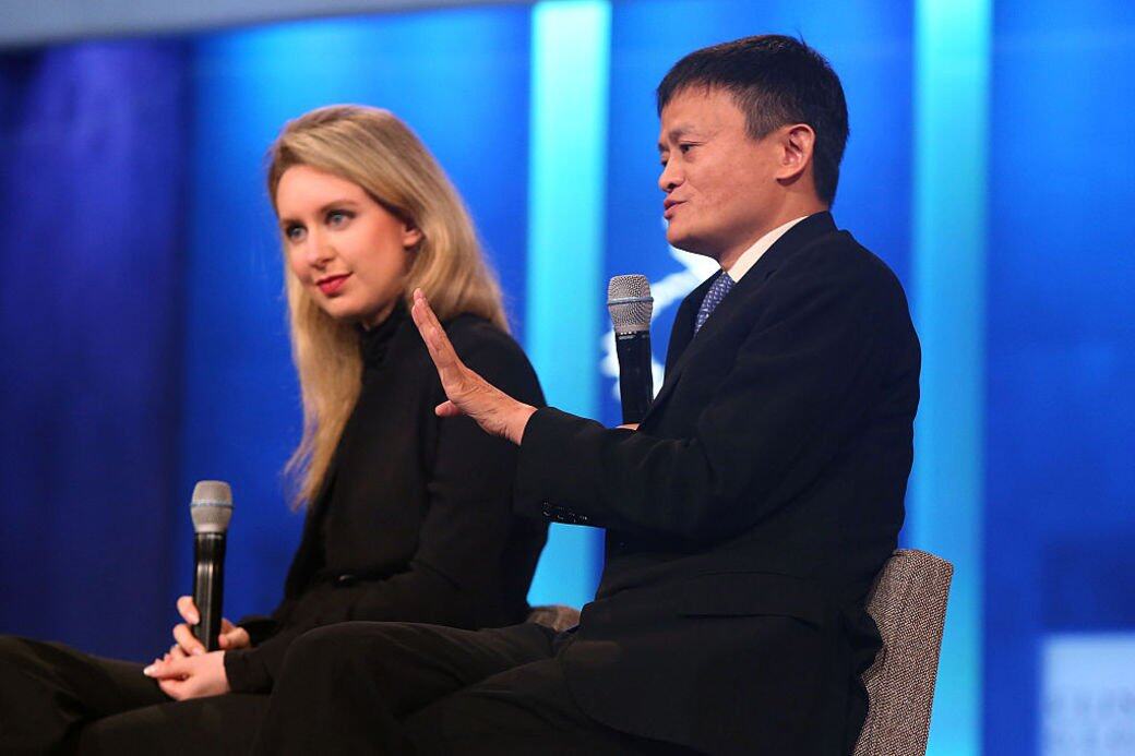 Elizabeth Holmes在別家公司買進了一個滴膠水機械手臂,利用一些簡單的改造技術 Elizabeth Holmes在別家公司買進了一個滴膠水機械手臂,利用一些簡單的改造技術