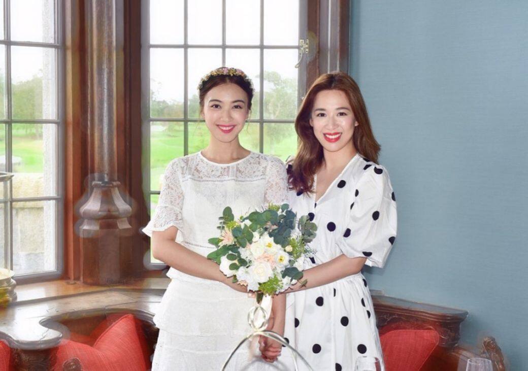 ELLE:早前Tracy的訂婚照由Jennifer操刀,為何會有這樣的安排? ELLE:早前Tracy的訂婚照由Jennifer操刀,為何會有這樣的安排?