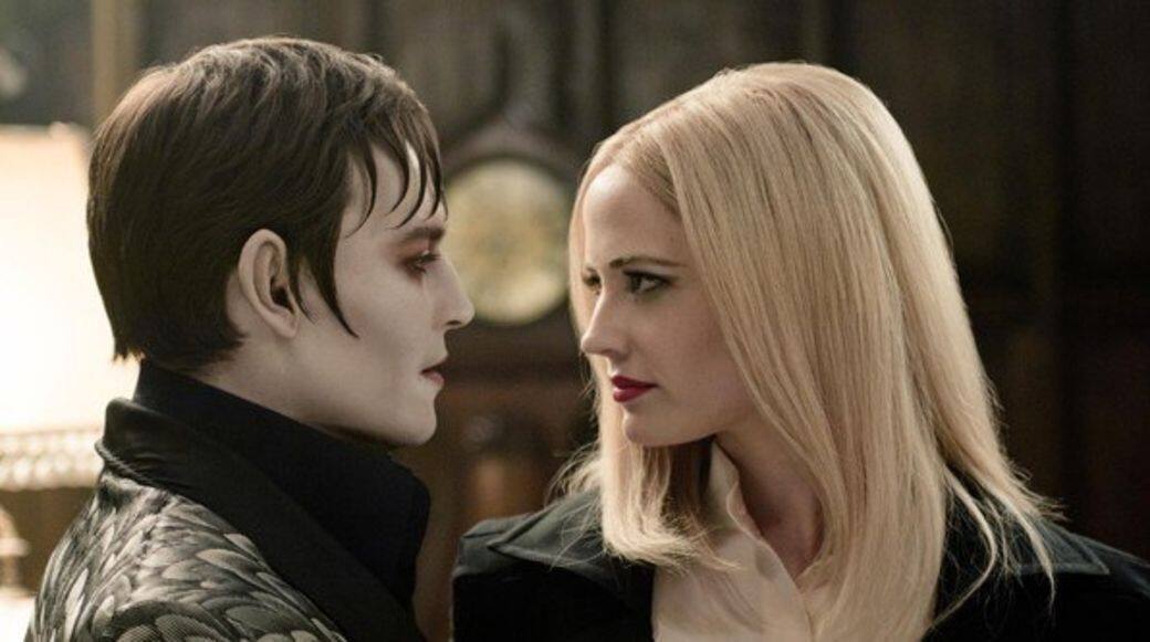 2012年她與Johnny Depp 合作《Dark Shadows》 2012年她與Johnny Depp 合作《Dark Shadows》