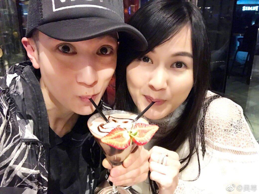 吳尊最幸福吳尊的戀情最接近童話。他與太太林麗瑩16歲開始交往,2009年 吳尊最幸福吳尊的戀情最接近童話。他與太太林麗瑩16歲開始交往,2009年