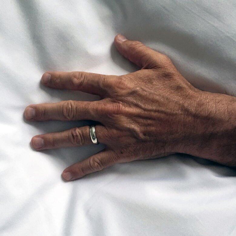 有歸屬感的人生蒙巴頓爵士曾經經歷婚姻,他想給James一次經歷婚姻的機 有歸屬感的人生蒙巴頓爵士曾經經歷婚姻,他想給James一次經歷婚姻的機