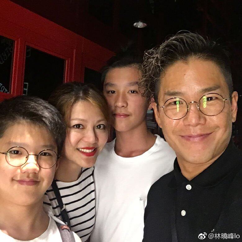 黃金兄弟中最早結婚生仔的林曉峰,兩個仔仔不再是萌寶寶,他們已經踏 黃金兄弟中最早結婚生仔的林曉峰,兩個仔仔不再是萌寶寶,他們已經踏