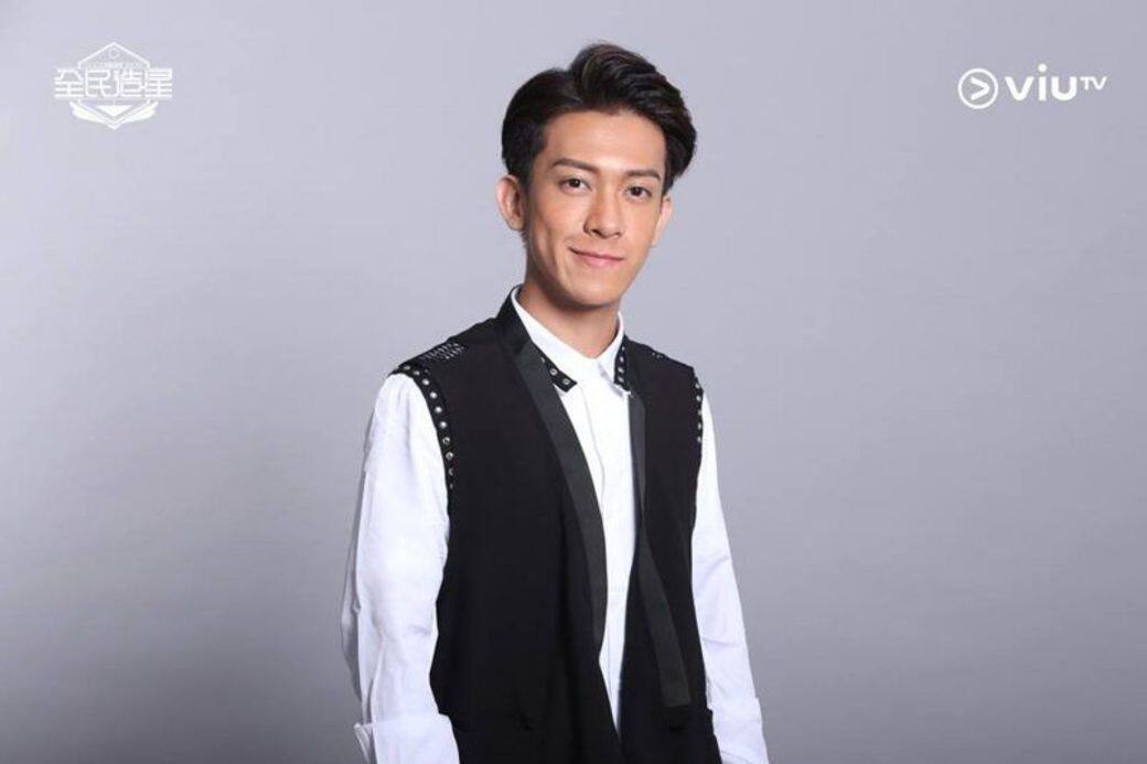 2. 「嫩版周柏豪」馮柏堯與鄧禮迪一樣,馮柏堯正職是名模特兒,歪嘴笑起來 2. 「嫩版周柏豪」馮柏堯與鄧禮迪一樣,馮柏堯正職是名模特兒,歪嘴笑起來