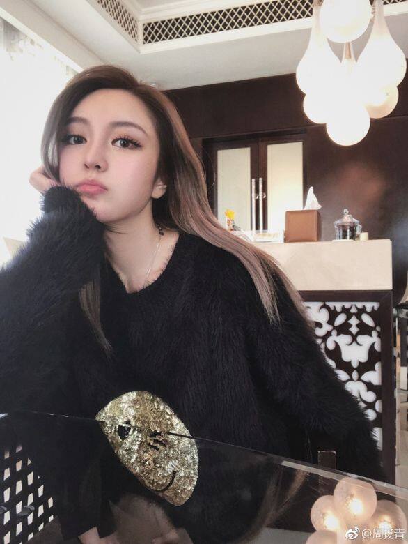 周揚青本是小豬的粉絲,相貌也不甚了了,她是以毅力、耐心加上自己的努 周揚青本是小豬的粉絲,相貌也不甚了了,她是以毅力、耐心加上自己的努