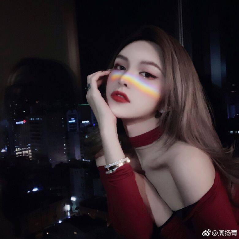 沒有公主病周揚青本身的家底不錯:父親是內地某大型國企的老總,她曾 沒有公主病周揚青本身的家底不錯:父親是內地某大型國企的老總,她曾