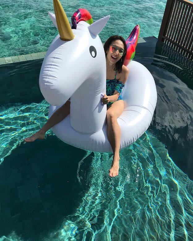 果然王君馨真的能一人獨力把這如人一樣高的水泡吹脹 果然王君馨真的能一人獨力把這如人一樣高的水泡吹脹