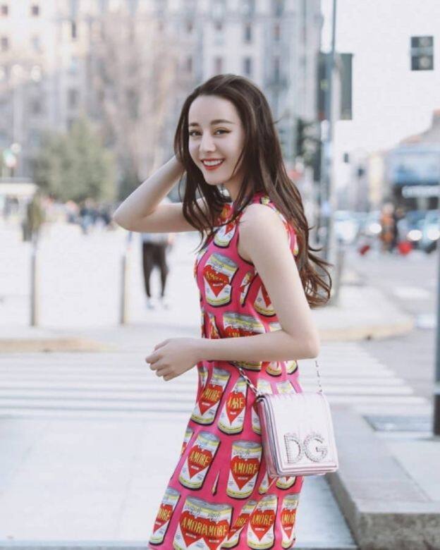的確,迪麗熱巴在今年有點回落之勢 的確,迪麗熱巴在今年有點回落之勢