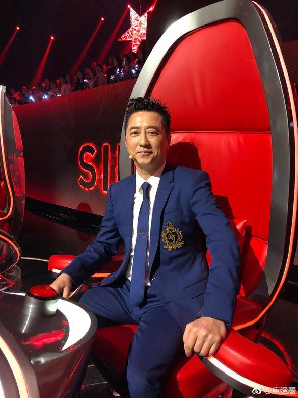 鏡頭前的哈林口若懸河,大家總以為他一定得到不少女生的歡心,這是真 鏡頭前的哈林口若懸河,大家總以為他一定得到不少女生的歡心,這是真