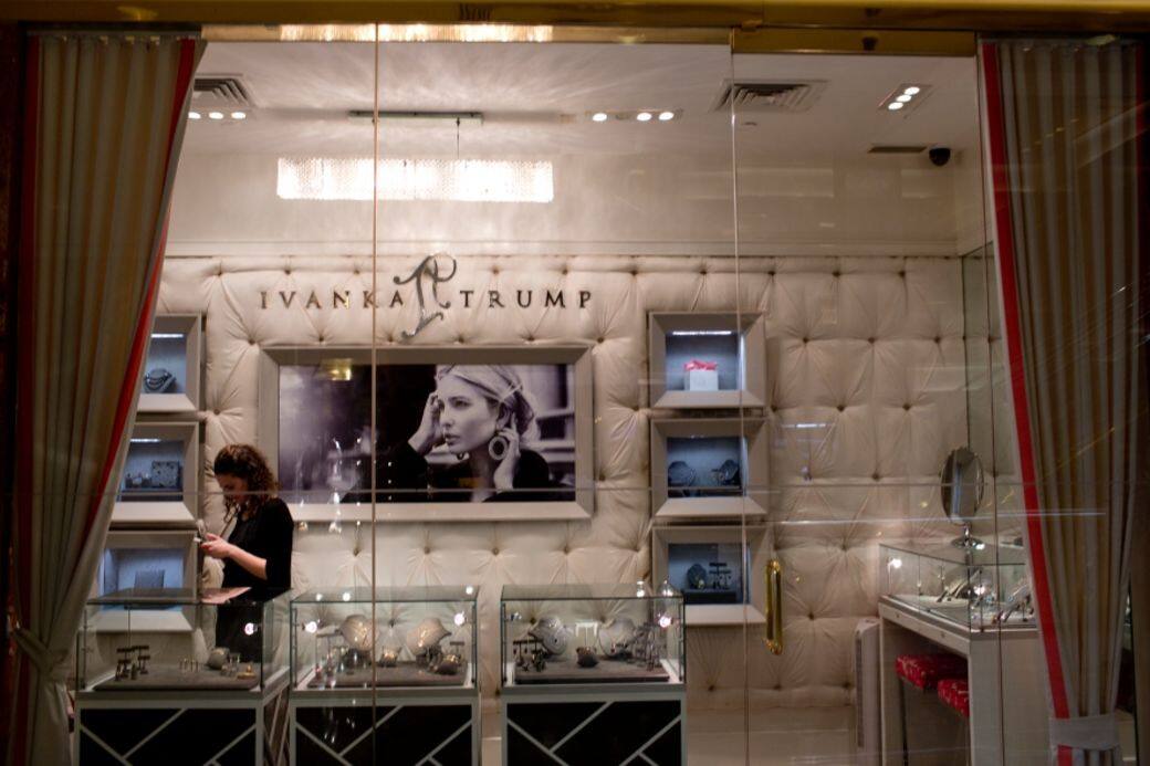 至於時裝品牌「Ivanka Trump」是在2014年創立的自家時裝品牌,主打事業型女性,風格 至於時裝品牌「Ivanka Trump」是在2014年創立的自家時裝品牌,主打事業型女性,風格