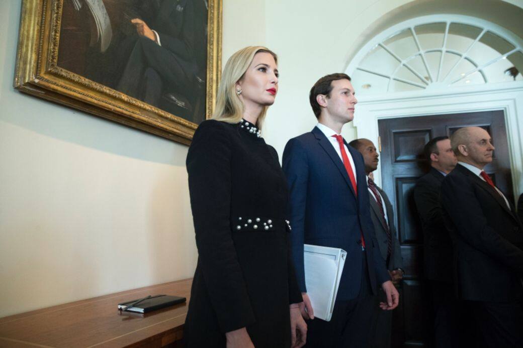 但在特朗普就任美國總統後,情況便急轉直下,為了避嫌,Ivanka Trump在擔任白宮 但在特朗普就任美國總統後,情況便急轉直下,為了避嫌,Ivanka Trump在擔任白宮