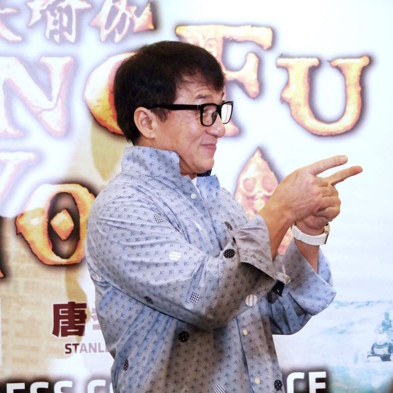 我們看見世上有一種男人,那種生命素質是可以叫人覺得連鬧爆他也是 我們看見世上有一種男人,那種生命素質是可以叫人覺得連鬧爆他也是