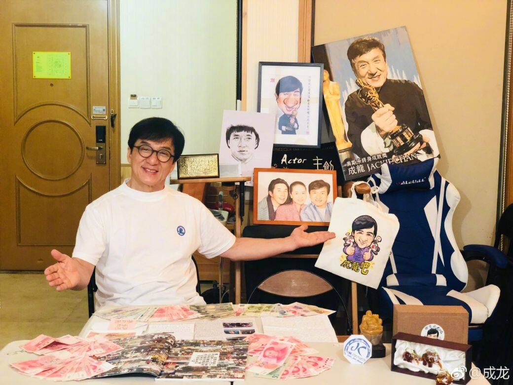 成龍要推出一本開誠布公的自傳,他除了要將過往交代得清楚外,他與吳 成龍要推出一本開誠布公的自傳,他除了要將過往交代得清楚外,他與吳
